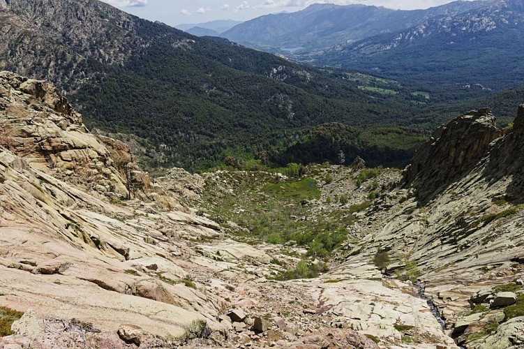 Vallon du ruau Catamalzii et les Pozzi en bas