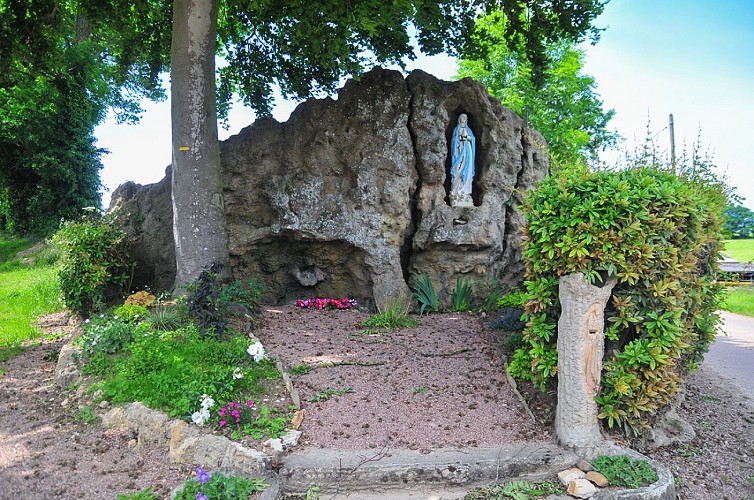 Grotte-votive-de-le-Locheur-TIS