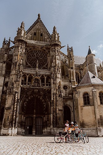 Cyclists at Senlis Cathedral