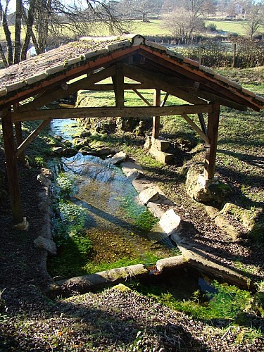 saint jean de cole lavoir Neuville