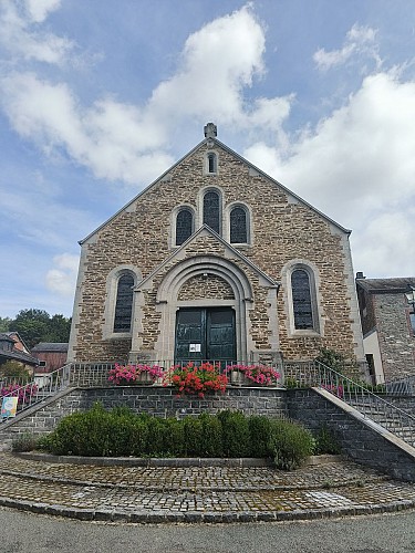 Poupehan - Eglise (©L.Etienne)