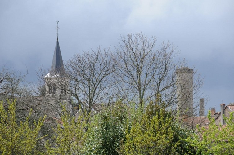 Piégut-Pluviers   la Tour et l'église