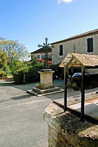 Puits Croix Bourg Boisse 07-10 01