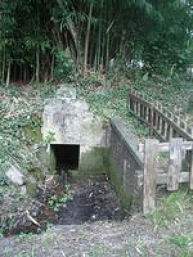 A Belhade, un château, une fontaine guérisseuse et un arbre magique