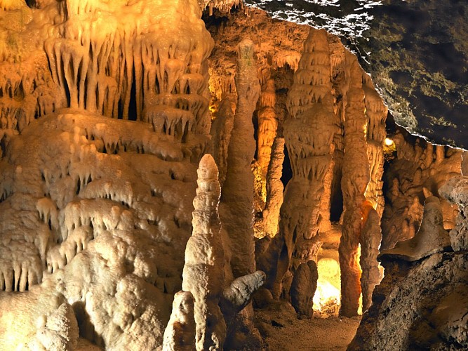 Grottes de Lastournelles R. Derenne