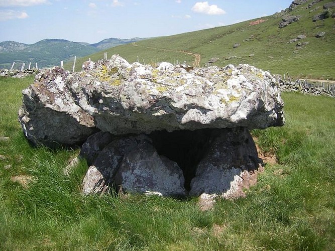 Dolmen-Buluntza-2-2 (1)