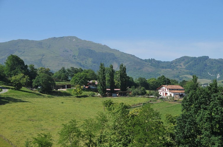 06-E3-Sare-collines-vue versAtxuria-6542