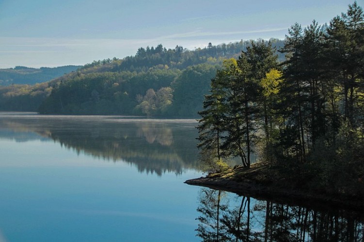 Vue sur le lac de saint pardoux_2
