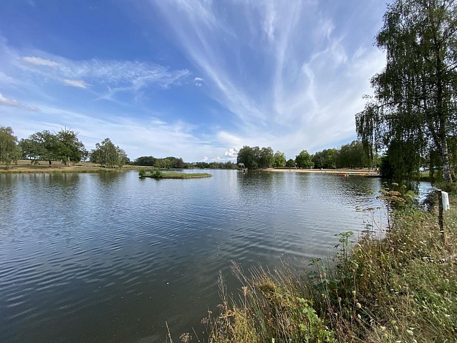 lac de saint-hilaire-les-places