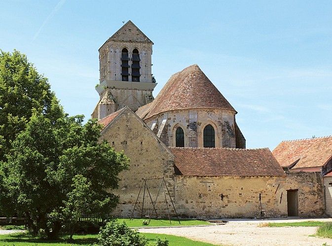 Three churches in the south of the Provins region, hiking in Courton-le-Haut, near Provins