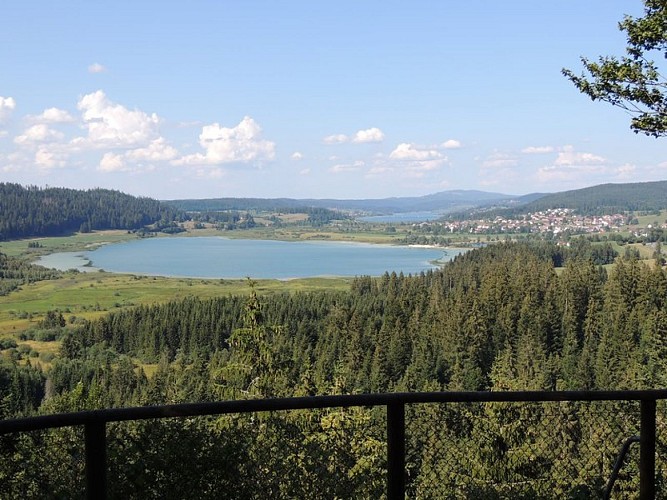 Lac de Remoray depuis le Belvédère des deux lacs