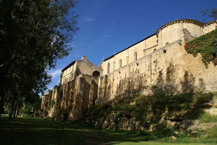 ST-MACAIRE-REMPARTS-EGLISE-