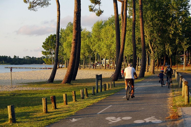 sanguinet-velo-au-bord-du-lac