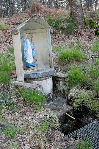 fontaine-notre-dame-ychoux