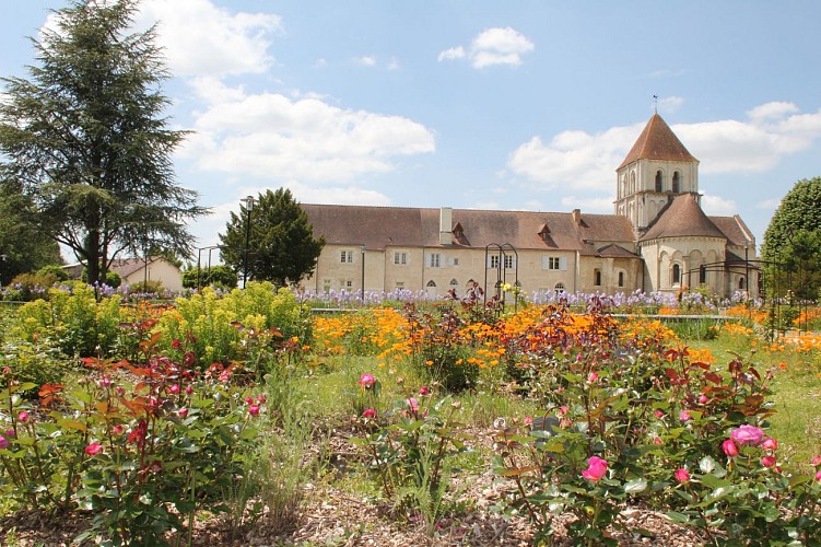 Ensemble Conventuel de Lencloître