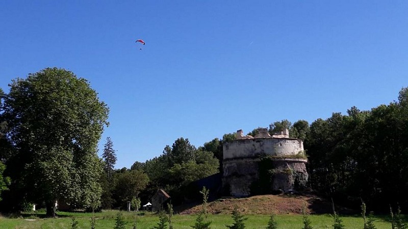 Tour-Forteresse-oubliée-Monthoiron