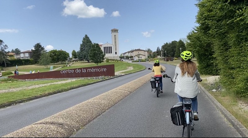 Oradour-sur-glane_vélo_centre_de_la_mémoire