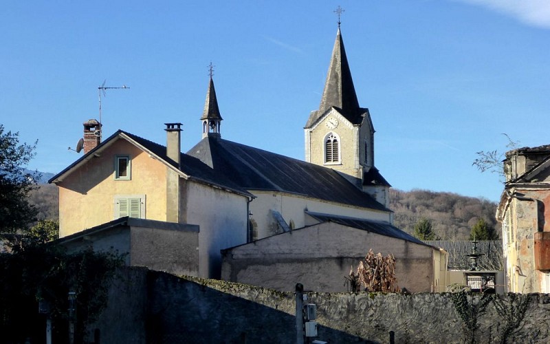 rec Eglise de Montaut centrale sur la place