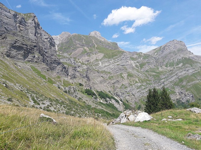 La Combe des Fours from Le Cochenet - hiking trail_Cordon