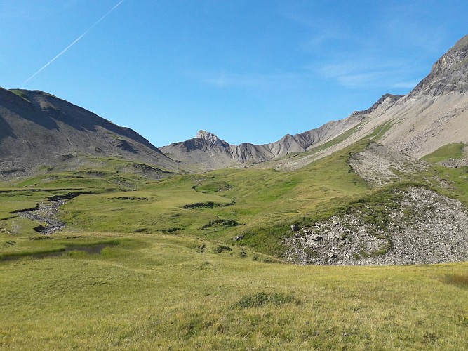 La Combe des Fours from Le Cochenet - hiking trail_Cordon