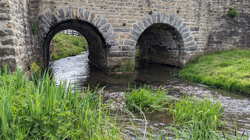 Saint Vincent des Près Pont des Meursaults