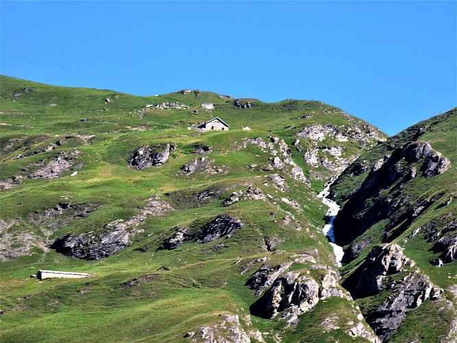 Hike to the mountain hut Le Mont pourri