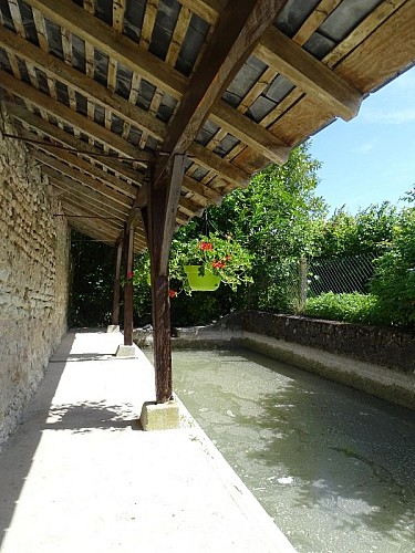 Le lavoir alimenté par le ruisseau du Mâble_2