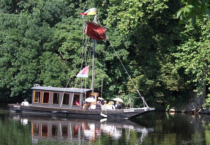 Bateau à passagers sur la Vienne_2