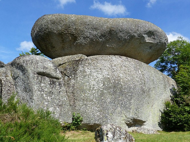 Roche branlante-Margeride-Cantal-Auvergne