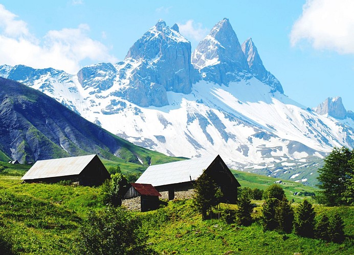 Am Fuße der Aiguilles d'Arves über die Basse du Gerbier