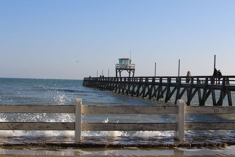 LES-GRANDES-MAREES-JETTE-DES-PECHEURS-LUC-SUR-MER-CREDIT-NATHALIE-PAPOUIN (1)