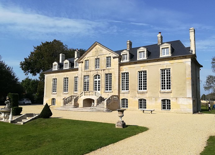 CHATEAU-DE-QUINTEFEUILLE-BERNIERES-SUR-MER-CREDIT-CLAIRE-SALMERON-TENDRON