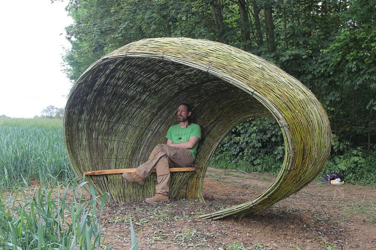 Woven Shelter Seat (c) Tim Norris