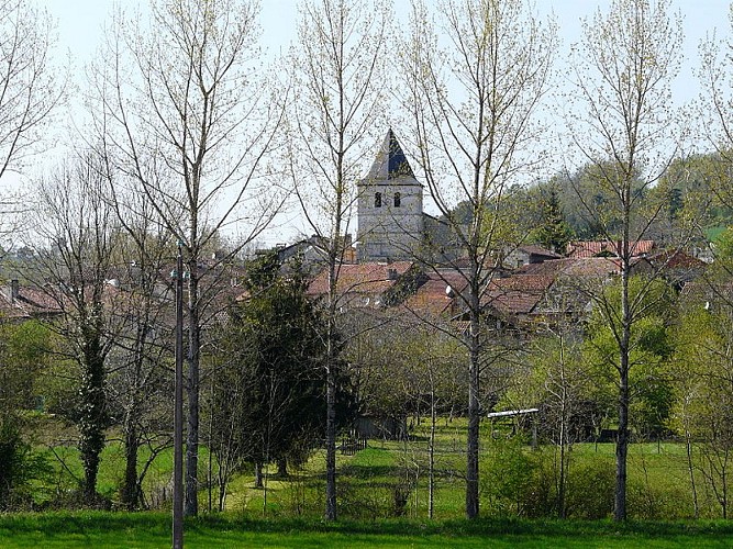800px-Villars_(Dordogne)_vue_générale_(3)