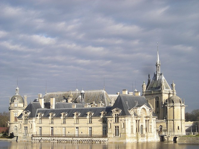 Start in Chantilly, folgen Sie kleinen Straßen und Pfaden, um das Tal der Nonette zu entdecken.