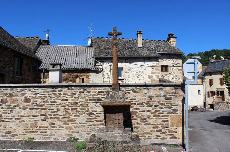 Croix remarquable à Badaroux (48)