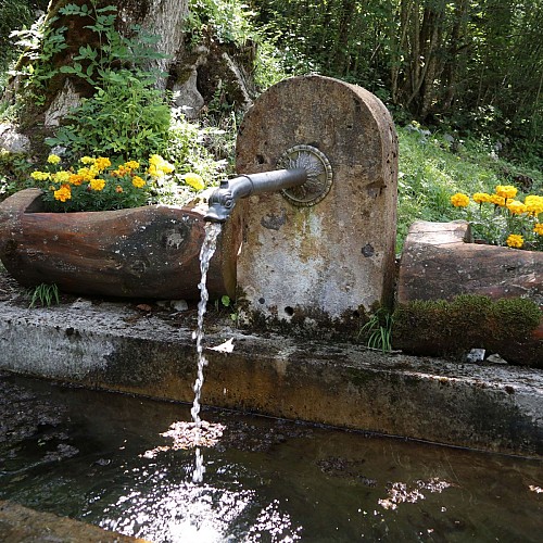 Fontaine au hameau de La Chapelle