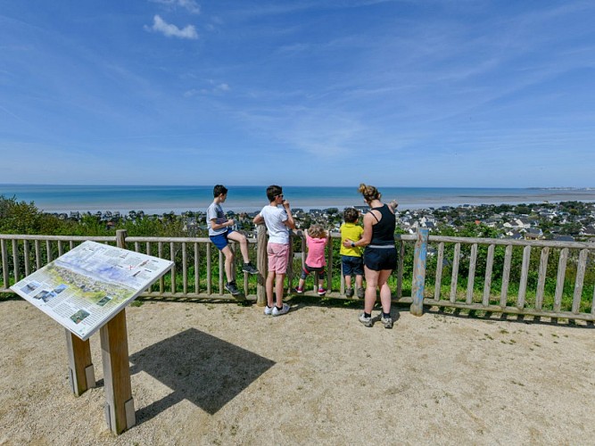 Point de vue sur Jullouville et la baie de Granville
