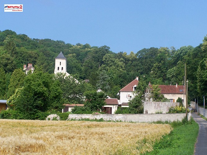 Eglise et cimetière à Luzancy