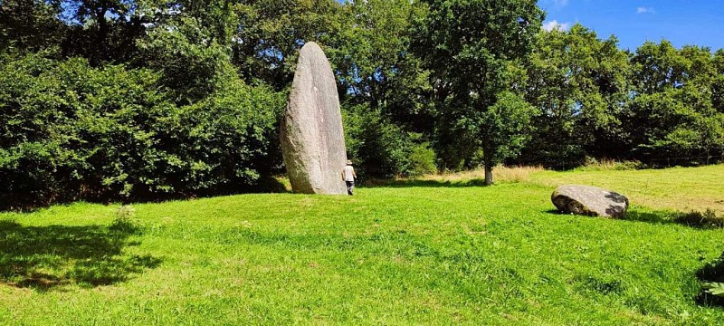 Impressionnante pierre dressée