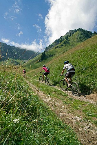 Graydon par la télécabine en VTT