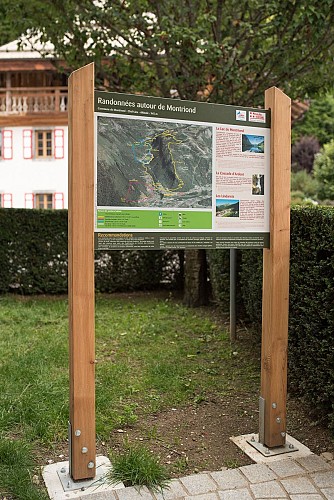 Walking trail: from the center of Montriond to the lake