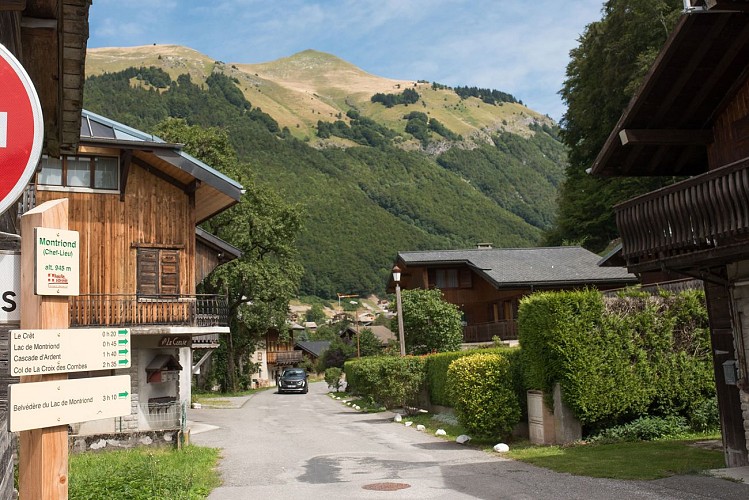 Du centre de Montriond au Lac de Montriond