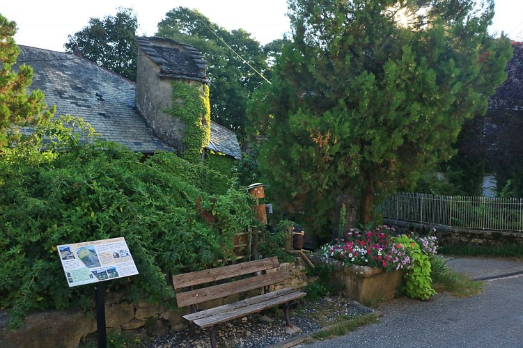 Wandern: Schaltung des Clairefontaine-Wasserfalls