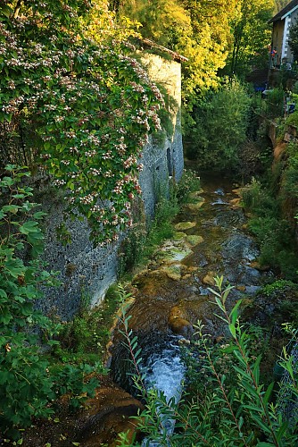 Wandern: Schaltung des Clairefontaine-Wasserfalls