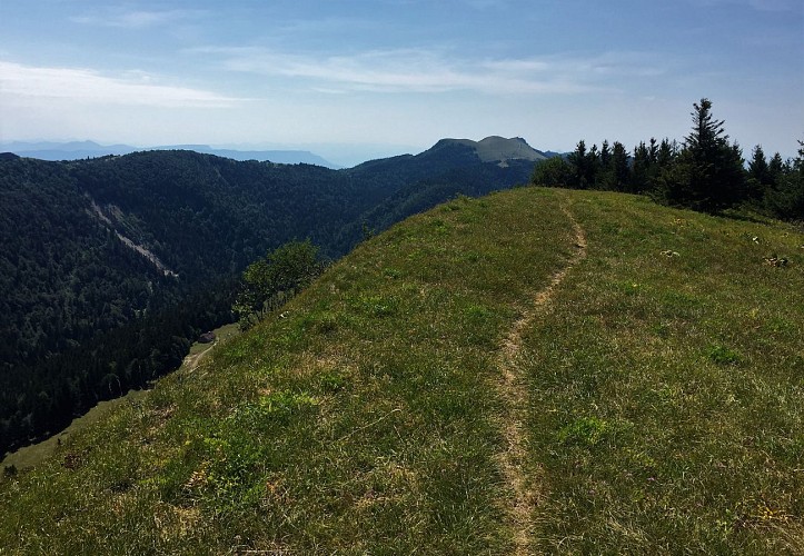 Hike in Bugey: Les crêtes d'Hergues