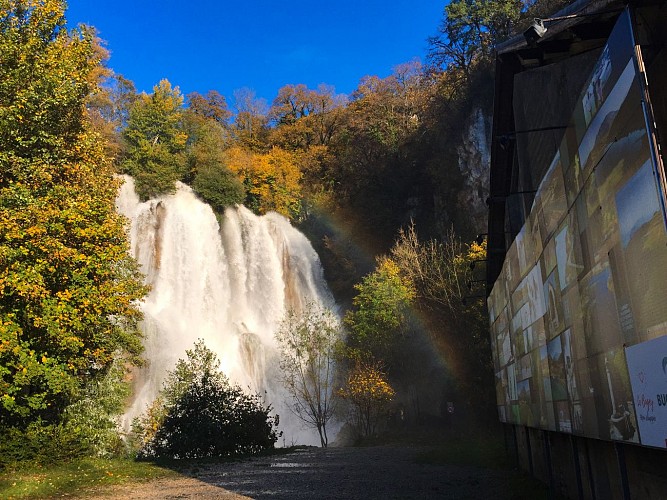 Cycling tour: follow the water, between Rhone and Guiers.