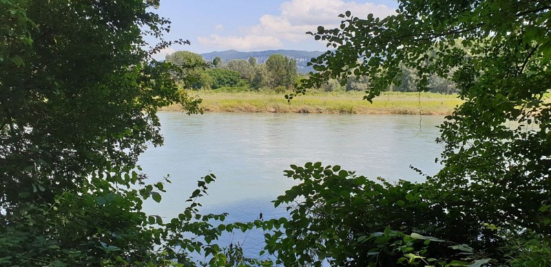 Cycling tour: follow the water, between Rhone and Guiers.