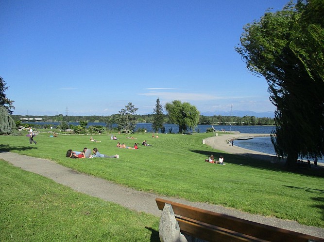 Lac de Divonne voie verte