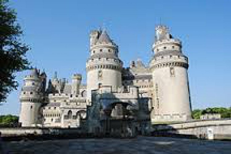 Discovery of the village of Pierrefonds